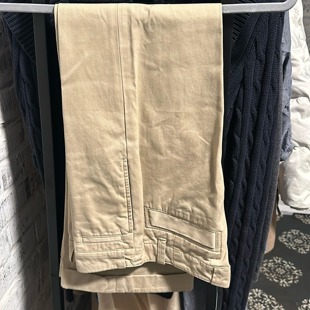 Size 2 new with tags Kaki cuffed pants.